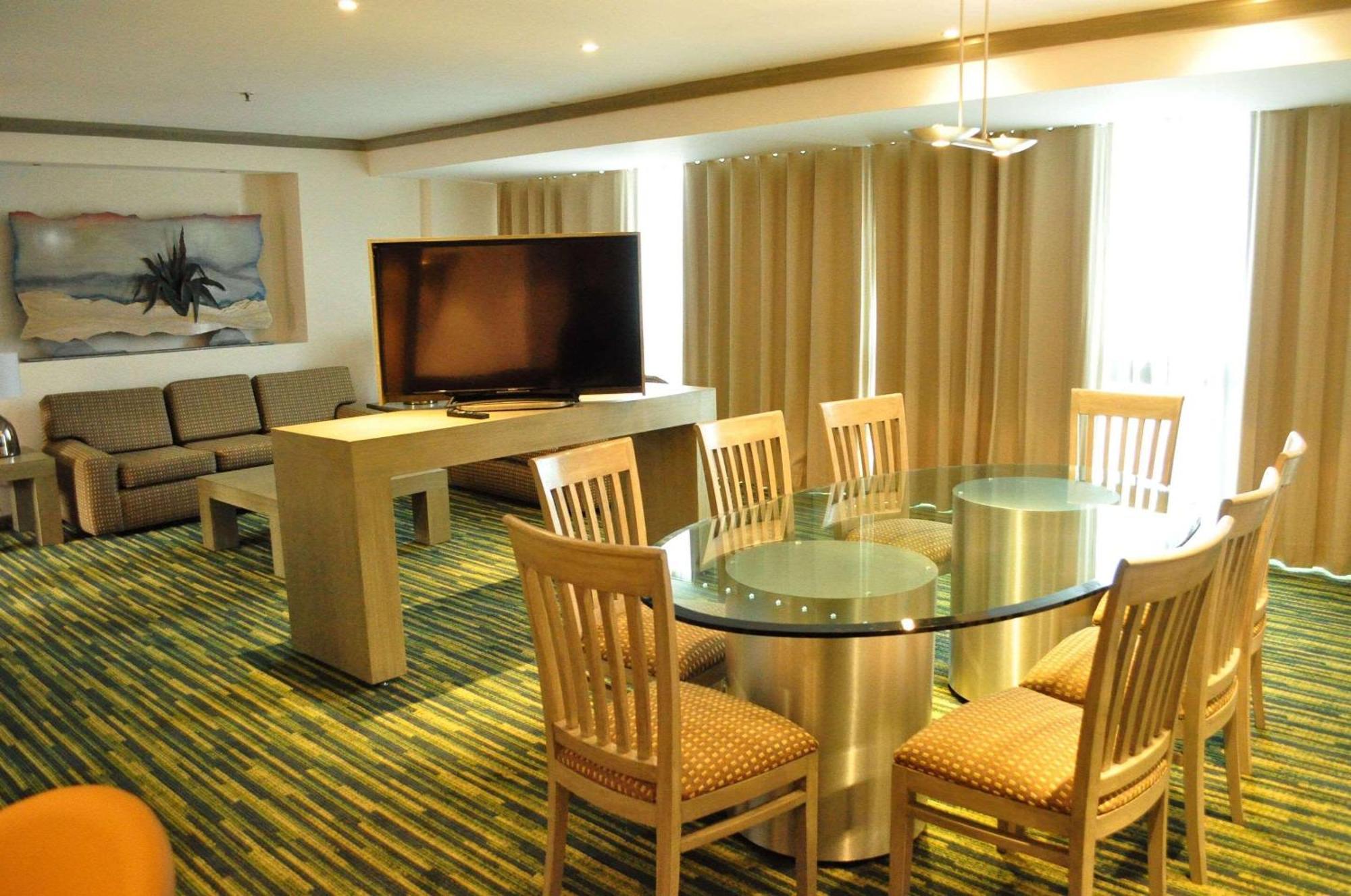 فندق راديسون بارايسو مكسيكو سيتي مدينة مكسيكو المظهر الخارجي الصورة A living room in a typical Disney Vacation Club villa