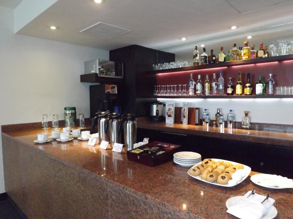 فندق راديسون بارايسو مكسيكو سيتي مدينة مكسيكو المظهر الخارجي الصورة The bar at the lounge