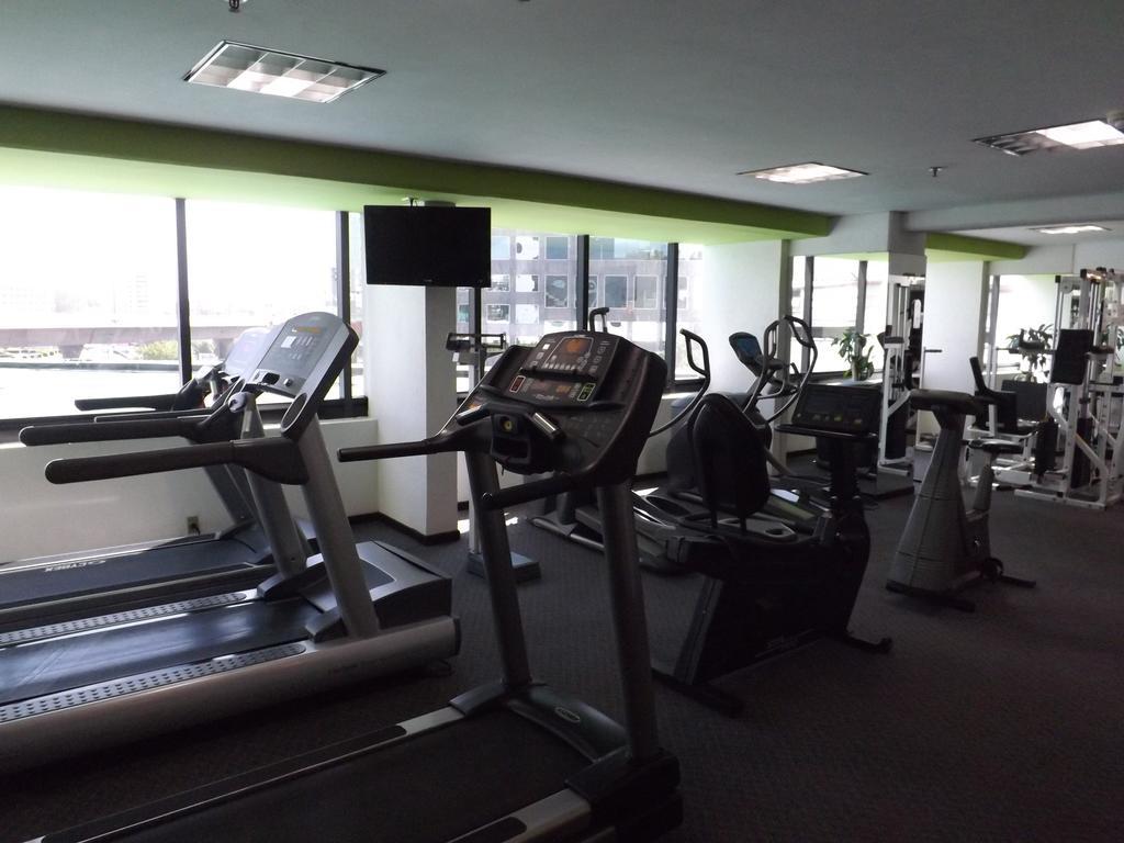 فندق راديسون بارايسو مكسيكو سيتي مدينة مكسيكو المظهر الخارجي الصورة The gym at the hotel