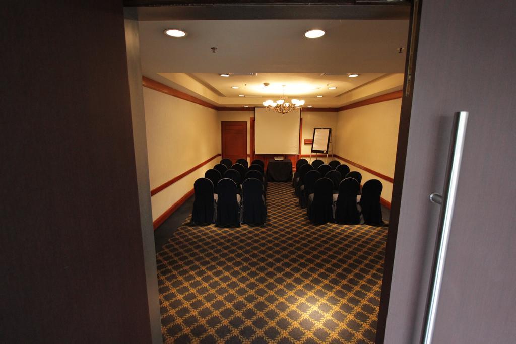 فندق راديسون بارايسو مكسيكو سيتي مدينة مكسيكو المظهر الخارجي الصورة A meeting room at a hotel