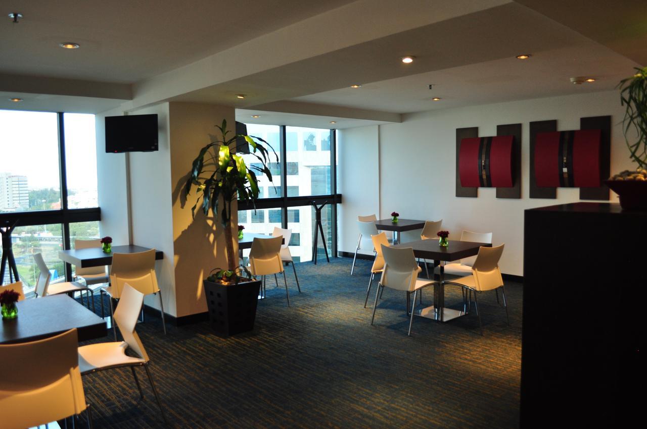 فندق راديسون بارايسو مكسيكو سيتي مدينة مكسيكو المظهر الخارجي الصورة The lounge at the airport