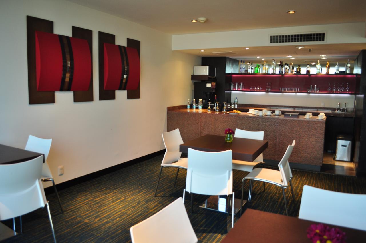 فندق راديسون بارايسو مكسيكو سيتي مدينة مكسيكو المظهر الخارجي الصورة The lounge at the airport